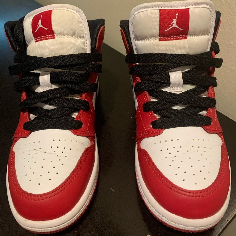 Jordan 1 Mid Red/black